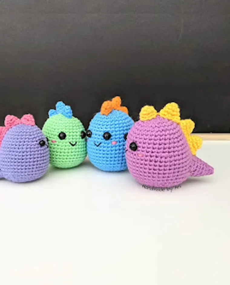 Make your own cute mini dino with this free pattern. This pattern would be great for beginners.