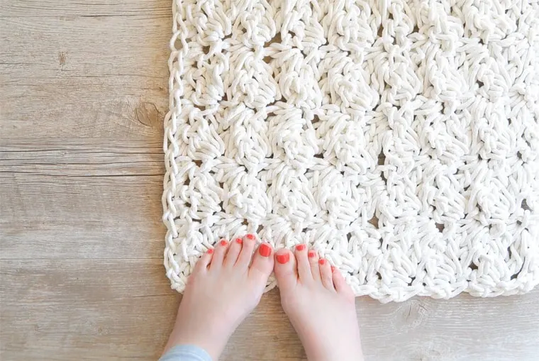 Make a bath rug using rope with this free crochet pattern.