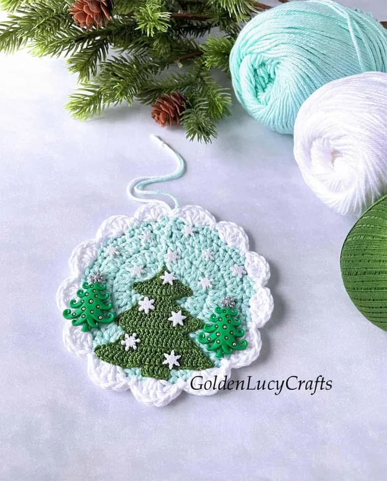 Christmas tree round ornament