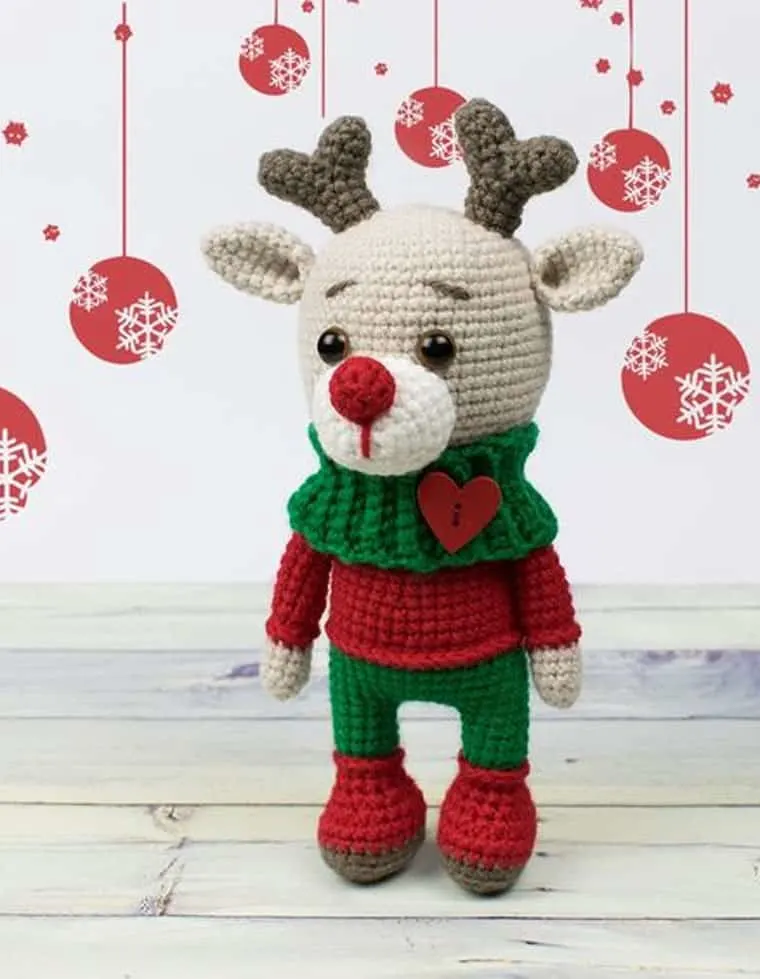 crocheted reindeer amigurumi pattern