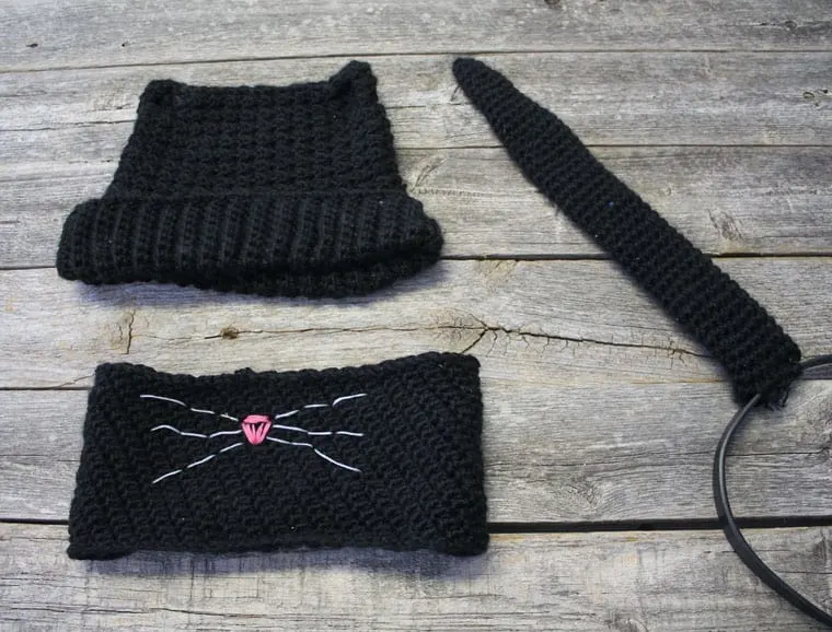 cat ear beanie and cowl crochet pattern with tail