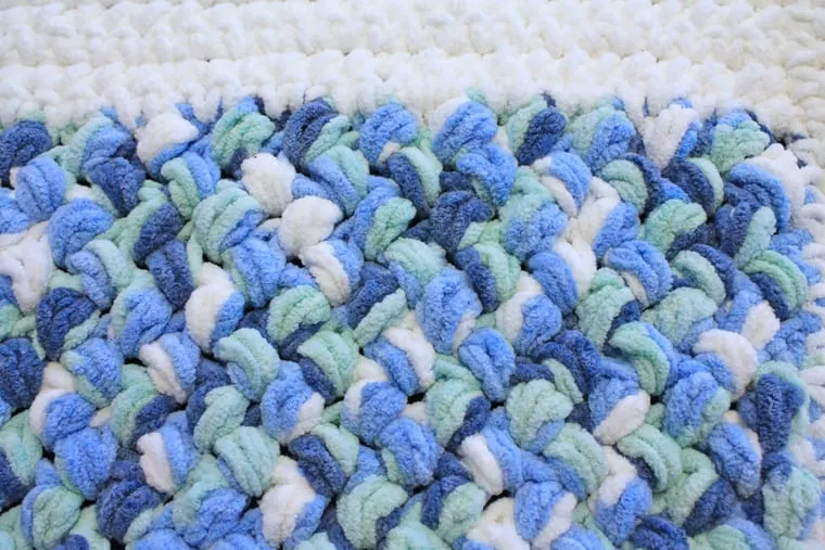 close up of bean stitch blanket pattern
