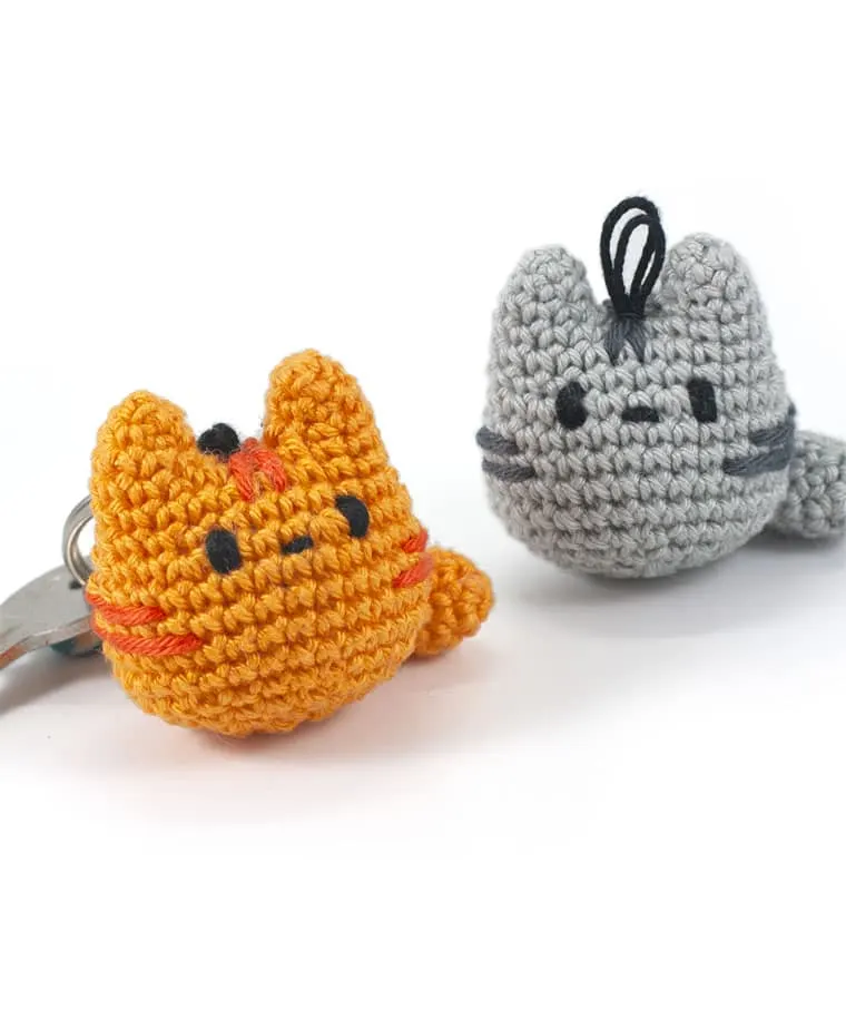 tiny keychain crochet cat pattern
