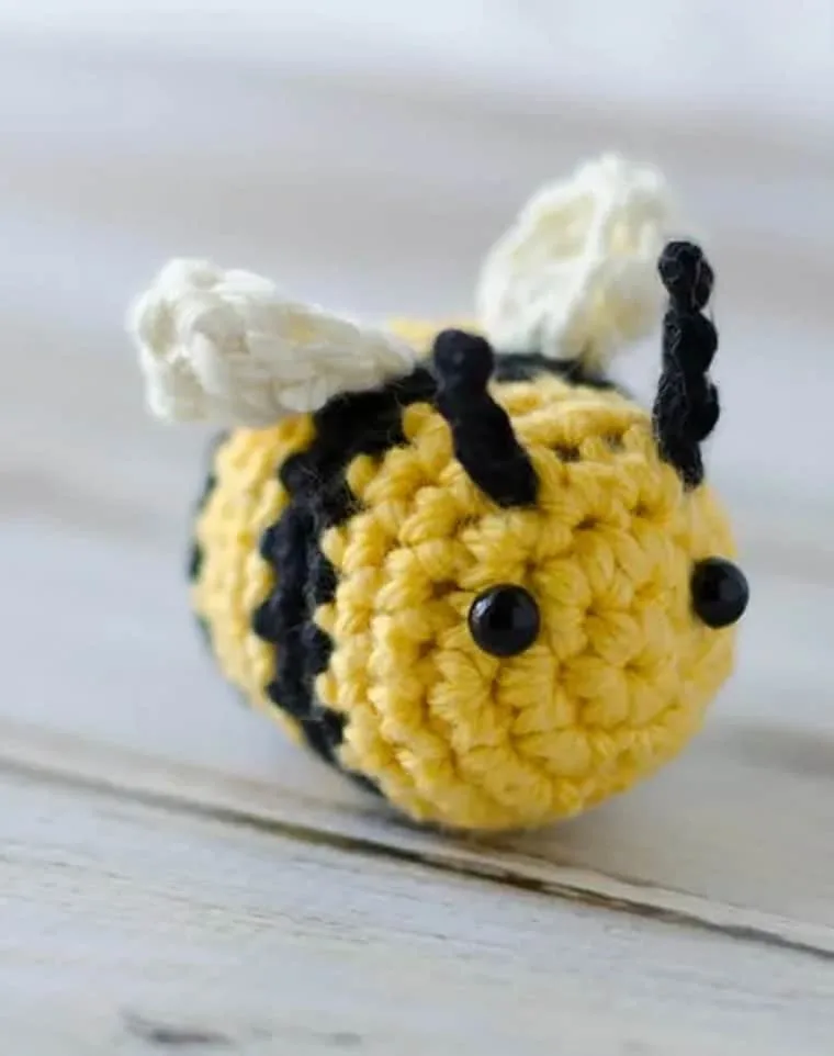 little crocheted bee
