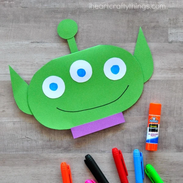 alien card - fathers day craft -crafts for kids- kid crafts - amorecraftylife.com #preschool #kidscraft #craftsforkids