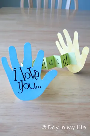 I love you this much card- mother's day craft - kid crafts - amorecraftylife.com #preschool #craftsforkids #crafts #kidscraft