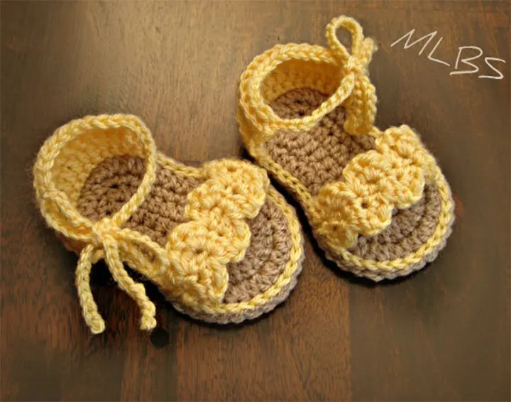 Beginner crochet baby sandal pattern in yellow