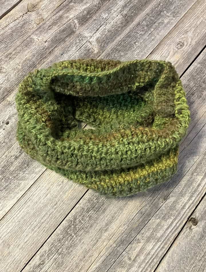 forest green woven crochet cowl pattern