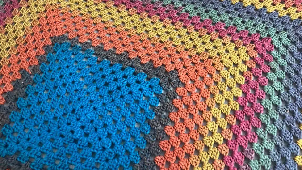 Easy Amore Kaleidoscope Granny Square Crochet Blanket Pattern colorful granny square