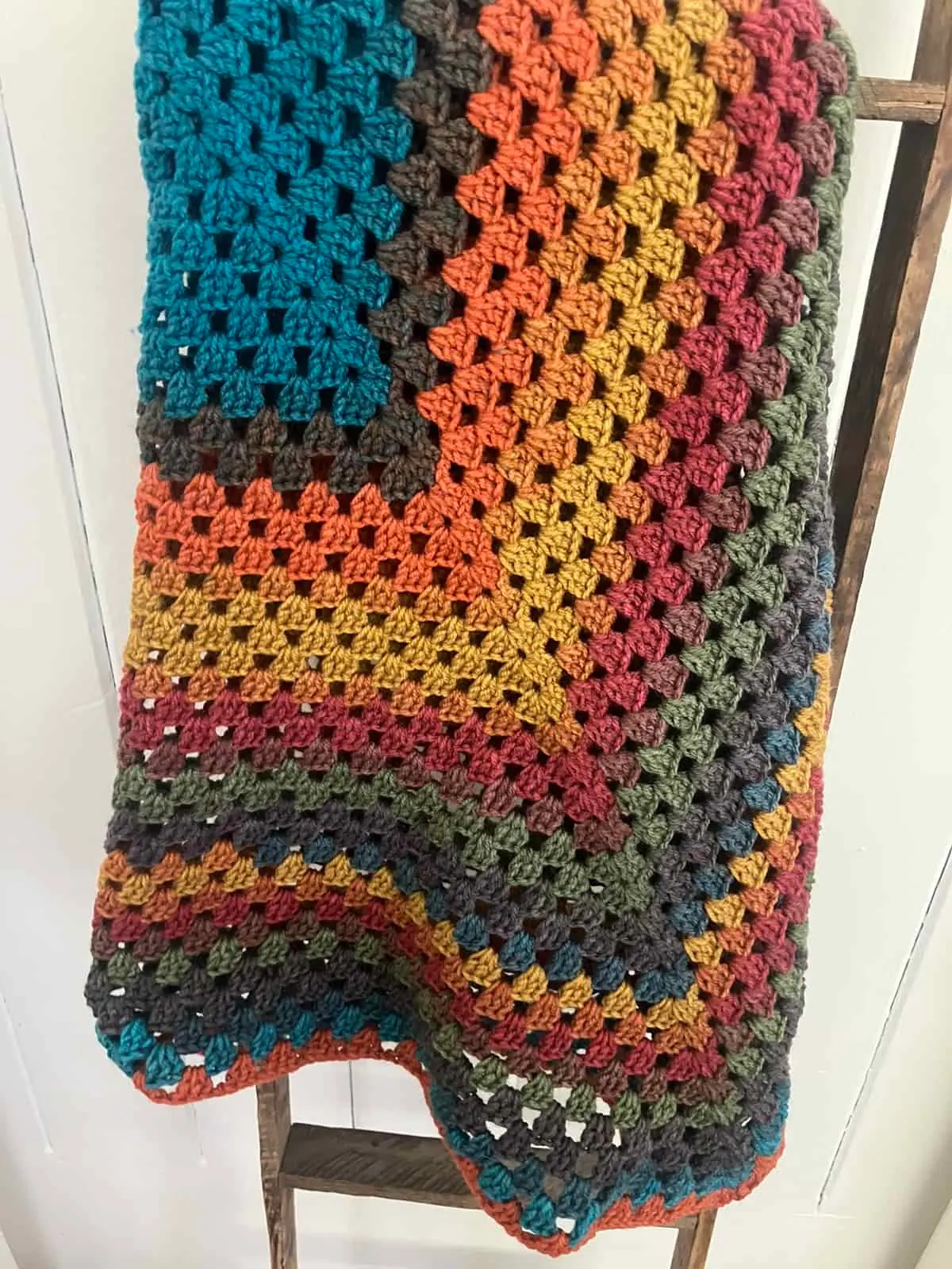 Easy Amore Kaleidoscope Granny Square Crochet Blanket Pattern colorful granny square